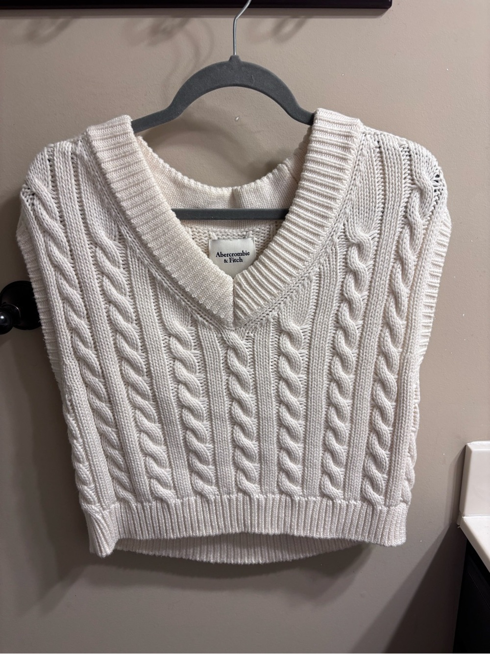 Abercrombie & Fitch Ivory Cable Knit V-Neck Sweater Vest